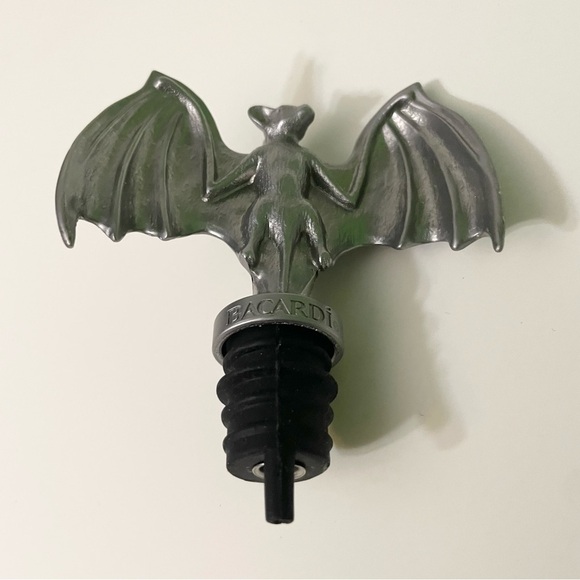 Bacardi Rum Gothic Bat Liquor Bottle Spout Pourer Stopper Top Metal Pewter Bar - Picture 15 of 16